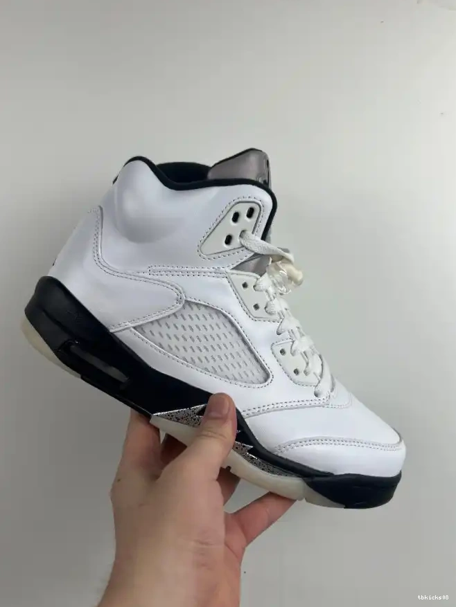 Rep TBkick JORDAN 'WHITE RETRO BLACK' DD0587-110 5 AIR 0420